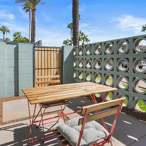 Large Rooftop & Poolside - Walk To Old Town Apartment